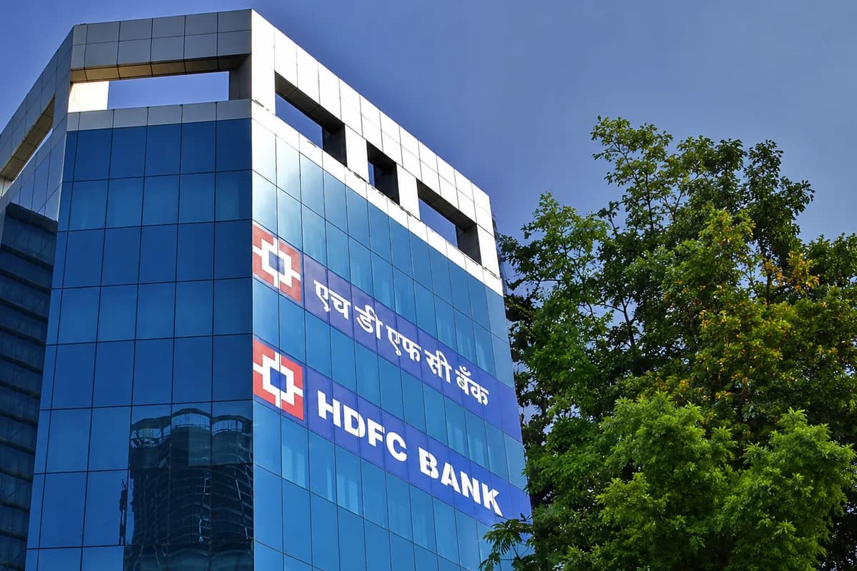 HDFC Bank Shares Fall 2% Amid Internal Probe Over ₹45 Crore Payments